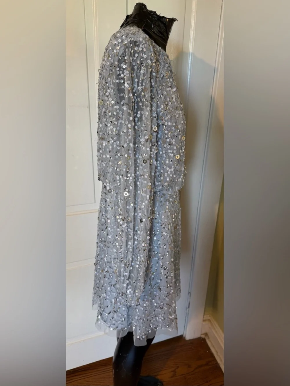 Adrianna Papell Silver Sequin Long-Sleeve Beaded A-Line Cocktail Dress - Size 6 - Picture 9 of 13
